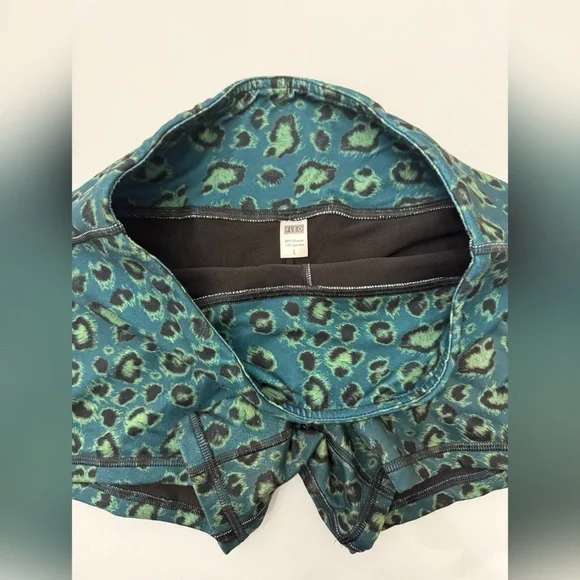 FLEO Green Leopard Shorts | Performance Gym Yoga Running - Picture 5 of 11